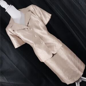 LE SUIT! SPUN GOLD RAW SATIN LOOK SHORT SLEEVED SKIRT & JACKET SUIT! SZ 14